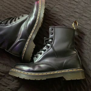 Doc Martin women’s size 8. Barley worn and one some small creases on the back.
